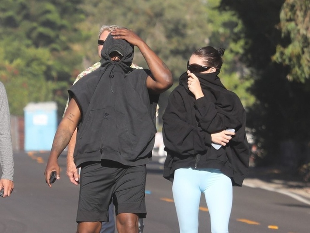 Hậu ly hôn Kim Kardashian, tỷ phú Kanye West hẹn hò toàn mỹ nhân gợi cảm - 7 Hậu ly hôn Kim Kardashian, tỷ phú Kanye West hẹn hò toàn mỹ nhân gợi cảm - 7