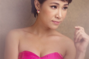 Uyên Linh hát cho những ngày mưa