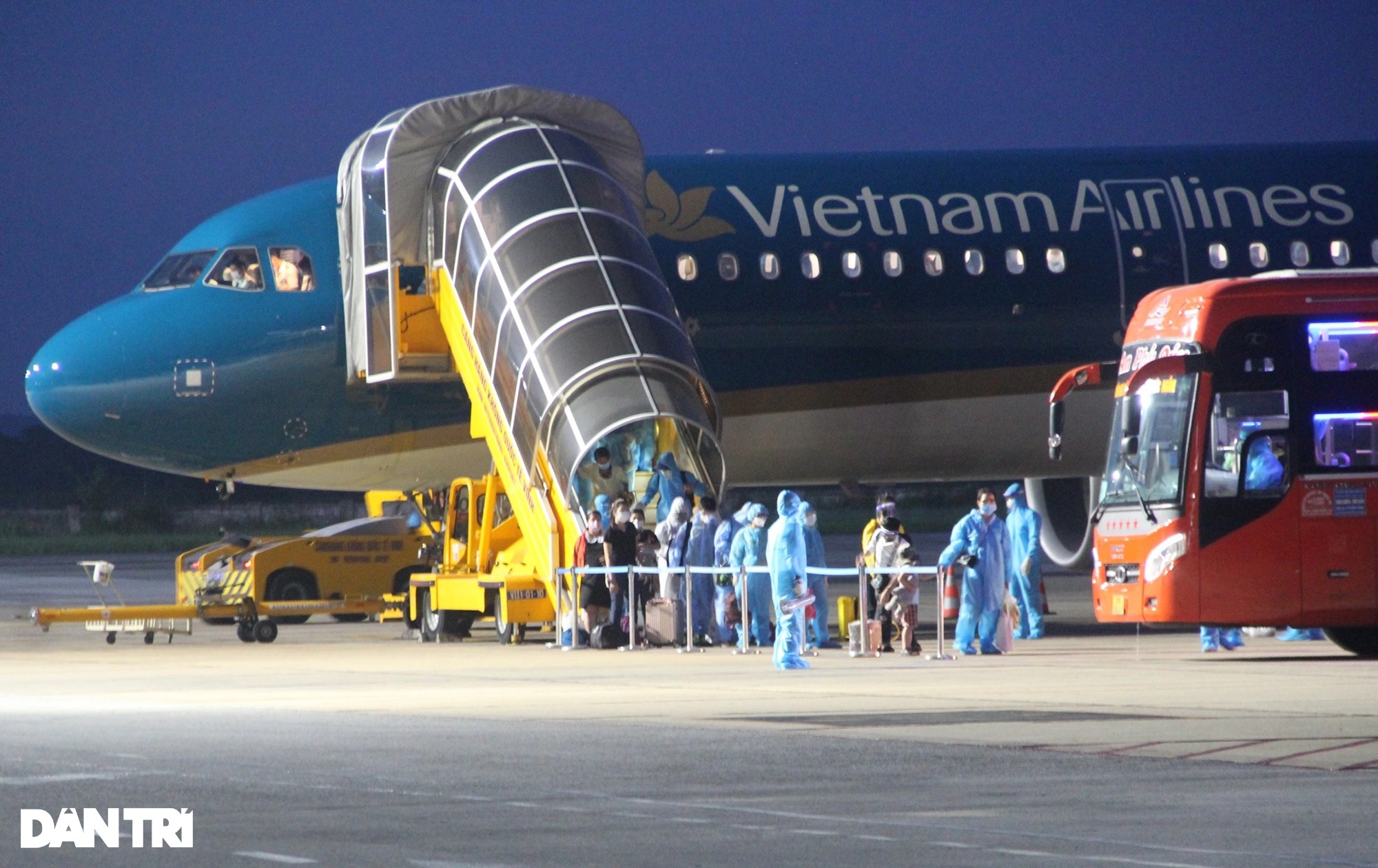 Những công dân Nghệ An đầu tiên về quê tránh dịch trên chuyến bay 0 đồng - 5 Những công dân Nghệ An đầu tiên về quê tránh dịch trên chuyến bay 0 đồng - 5
