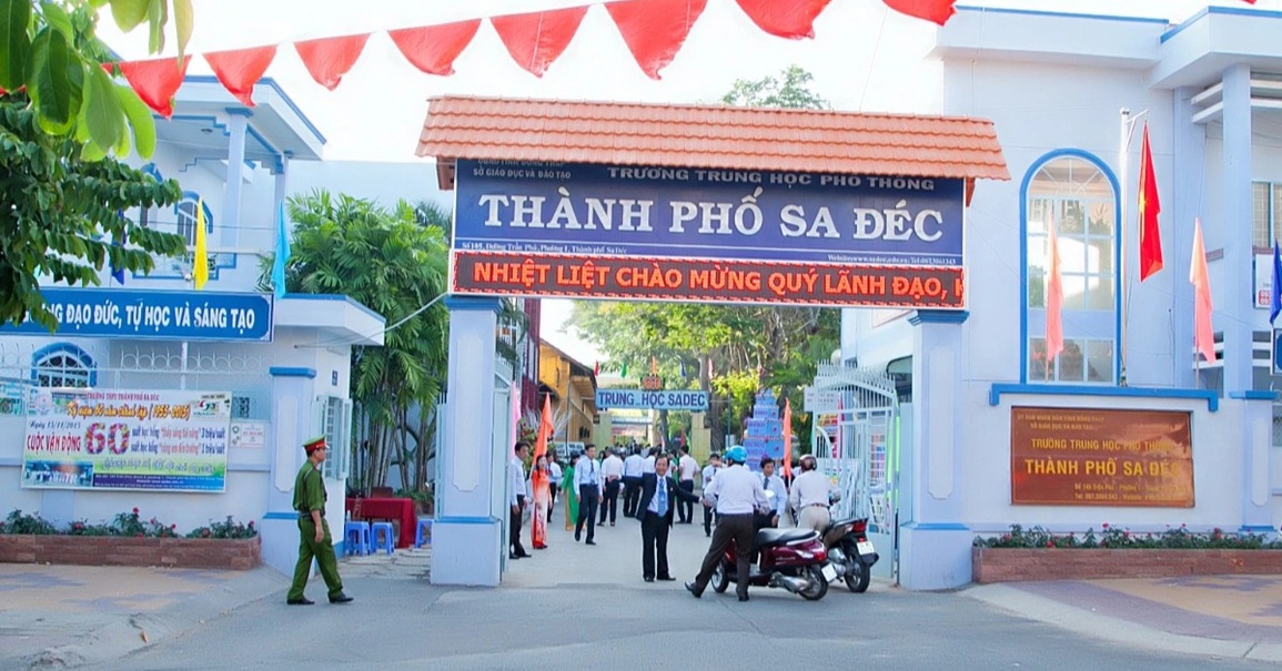 Đồng Tháp chỉ đạo kiểm tra lại vụ người ngoài ghi học bạ thay giáo viên - 1 Đồng Tháp chỉ đạo kiểm tra lại vụ người ngoài ghi học bạ thay giáo viên - 1