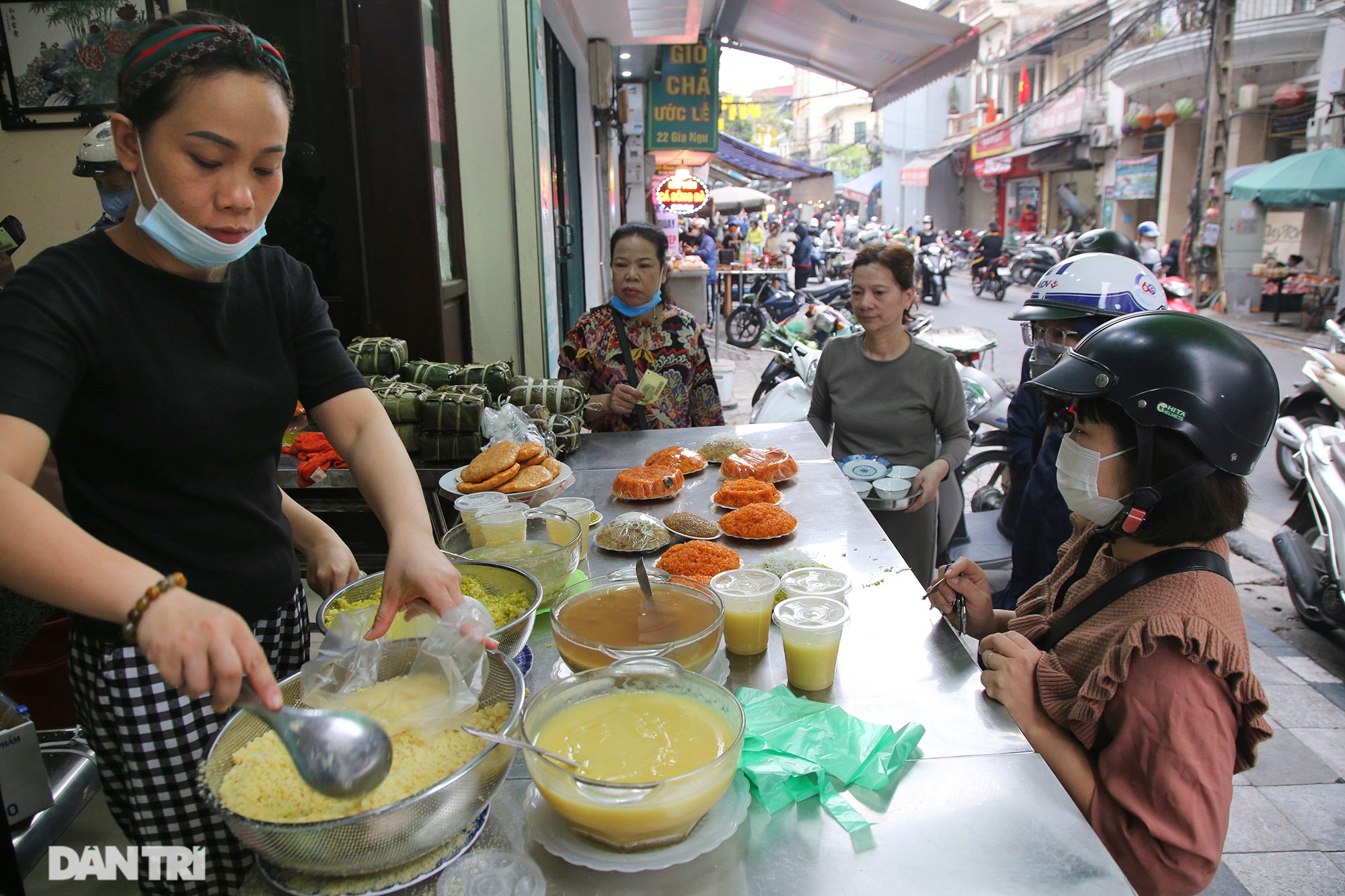 Chợ Hàng Bè sôi động ngày rằm tháng Giêng dù dịch Covid-19 hoành hành - 12 Chợ Hàng Bè sôi động ngày rằm tháng Giêng dù dịch Covid-19 hoành hành - 12