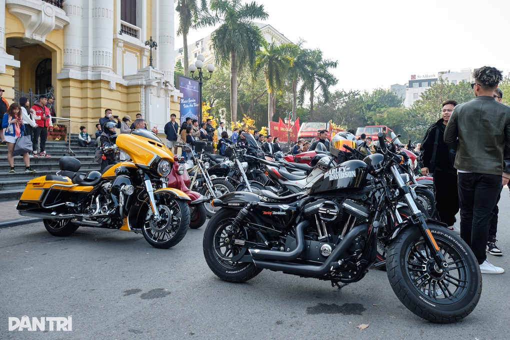 Người chơi mô-tô tại Hà Nội xuống phố tụ họp chào xuân Giáp Thìn - 2 Người chơi mô-tô tại Hà Nội xuống phố tụ họp chào xuân Giáp Thìn - 2