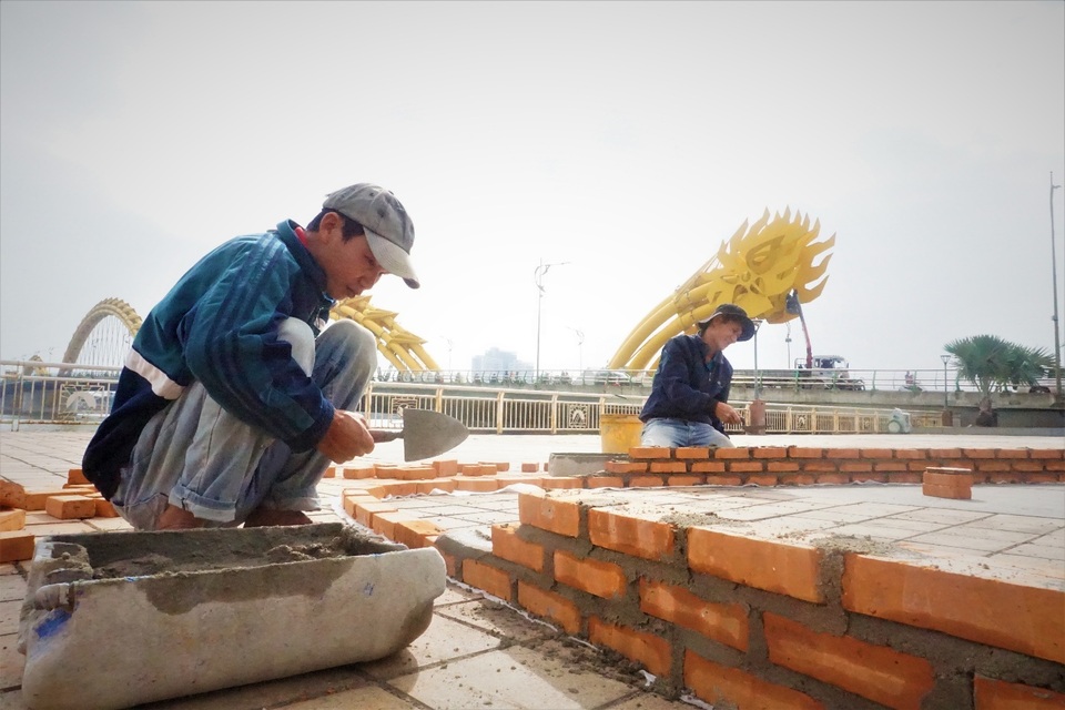 Đà Nẵng tất bật trang hoàng đường phố đón Tết - 3 Đà Nẵng tất bật trang hoàng đường phố đón Tết - 3