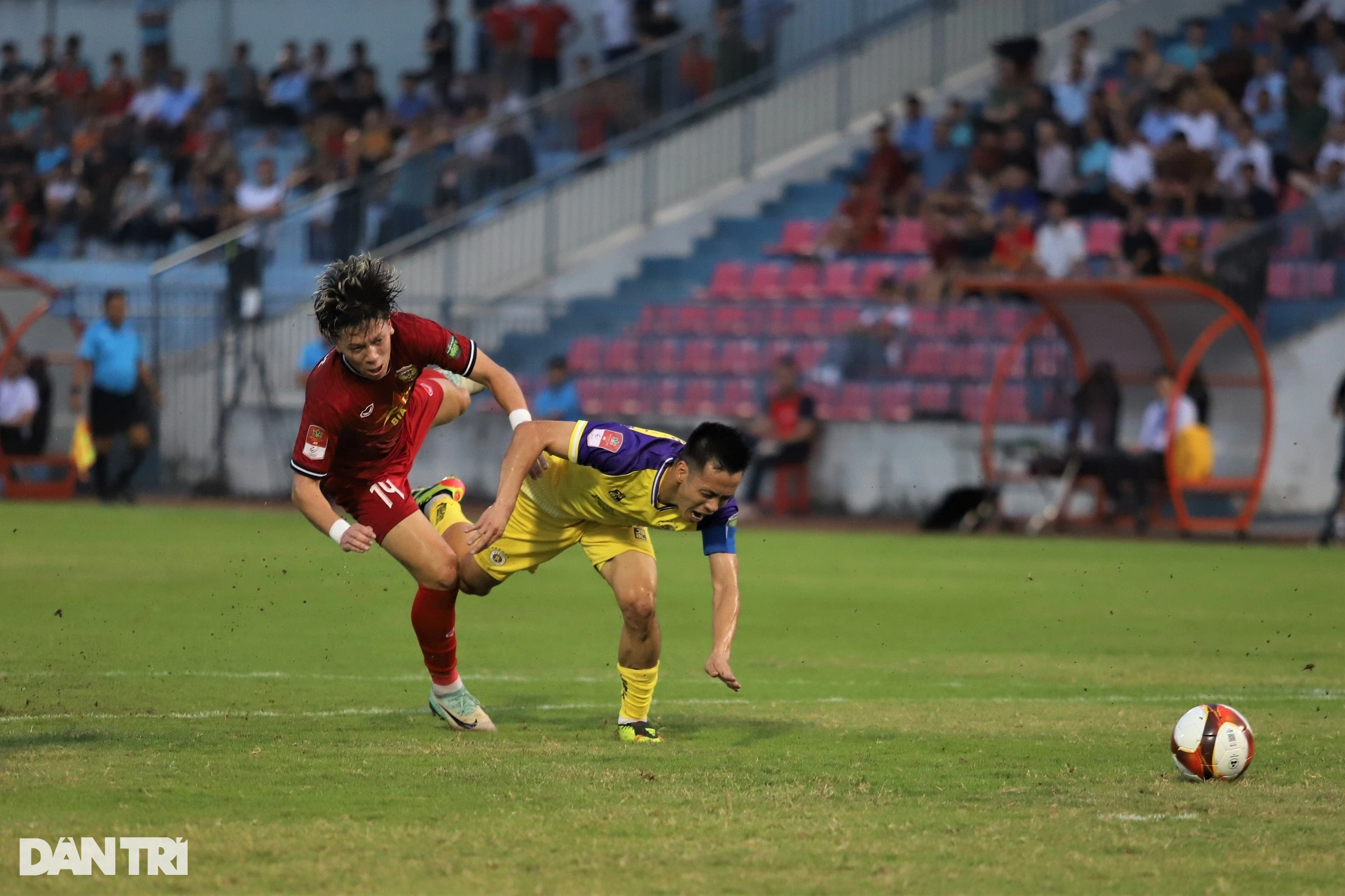 Hồng Lĩnh Hà Tĩnh rượt đuổi tỷ số kịch tính Hà Nội FC trong trận hòa 2-2 - 7 Hồng Lĩnh Hà Tĩnh rượt đuổi tỷ số kịch tính Hà Nội FC trong trận hòa 2-2 - 7