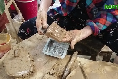 Nặn tượng Táo quân