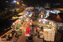 Mưu sinh chợ đêm ngày áp Tết