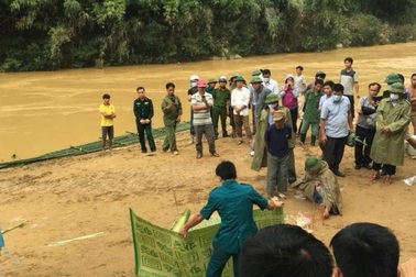 Lấy mẫu ADN xác định chiến sĩ biên phòng bị lũ cuốn