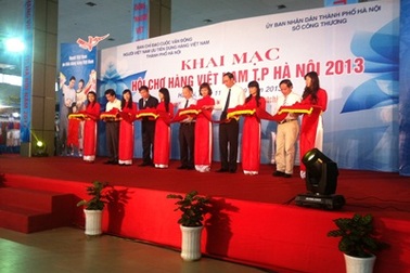 Hội chợ hàng Việt Nam 2013 - Thu hút hàng vạn người tiêu dùng mua sắm