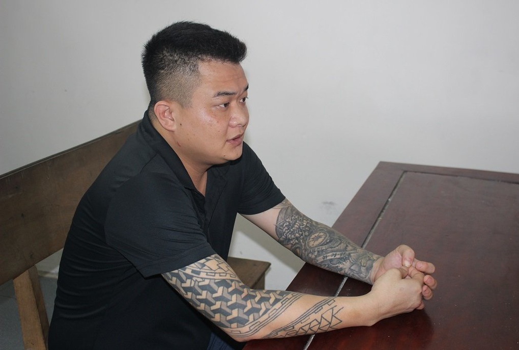 3 lần ném chất nổ vào nhà tình địch, bị bắt mới biết là... nhầm - 1 3 lần ném chất nổ vào nhà tình địch, bị bắt mới biết là... nhầm - 1