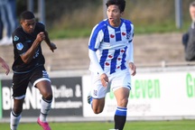 Cựu HLV Heerenveen lại… chê Đoàn Văn Hậu