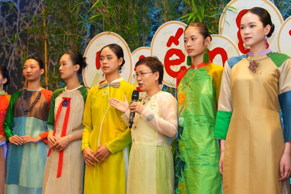 Nhà thơ Thiệp Nguyễn ra mắt tập Tiếng xa ở tuổi 85 - 4 Nhà thơ Thiệp Nguyễn ra mắt tập Tiếng xa ở tuổi 85 - 4
