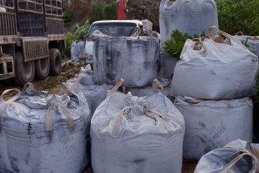 Vụ đổ hàng chục tấn chất thải lạ: Đơn vị đổ thải nói gì?