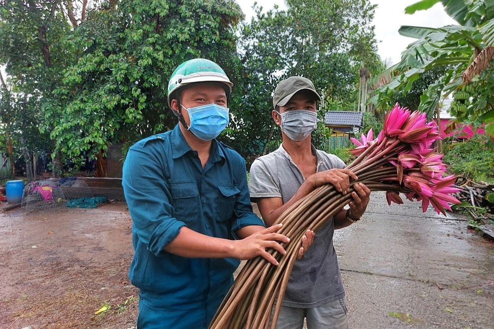 Nông dân tặng cả ruộng rau, ao cá hỗ trợ người khó khăn vùng dịch - 3 Nông dân tặng cả ruộng rau, ao cá hỗ trợ người khó khăn vùng dịch - 3