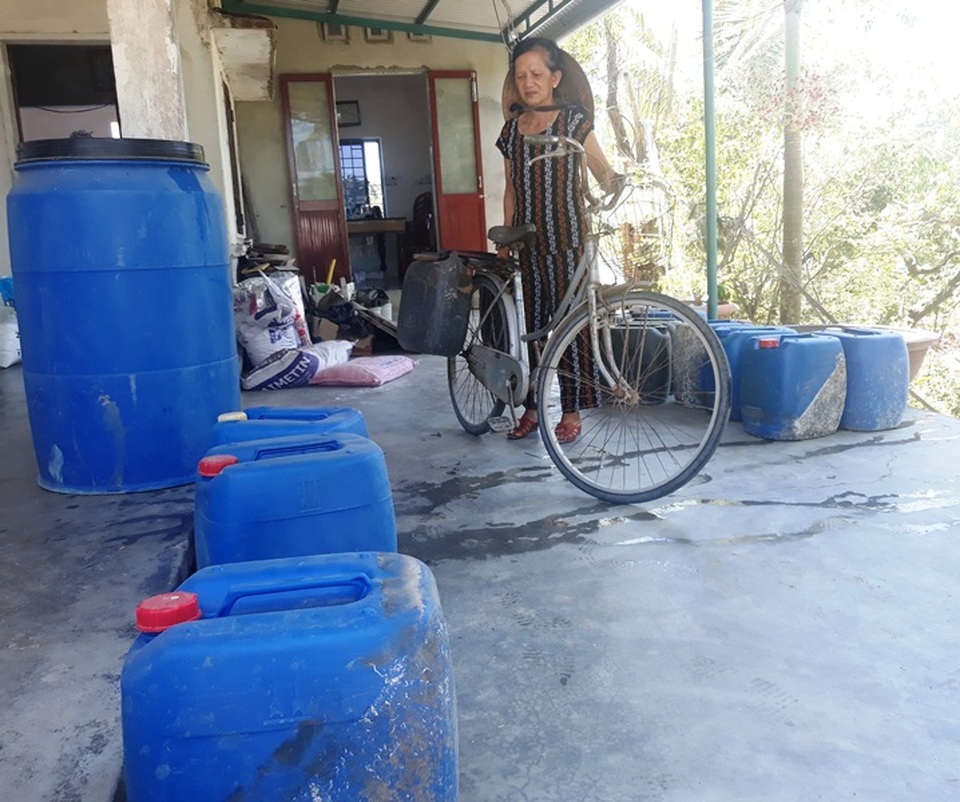 Sống cạnh nhà máy nước sạch, hàng nghìn hộ dân vẫn “khát” nước - 1 Sống cạnh nhà máy nước sạch, hàng nghìn hộ dân vẫn “khát” nước - 1