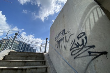 Cầu Ba Son ở TPHCM tiếp tục bị vẽ bậy