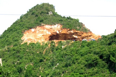 Núi đá “tật nguyền”