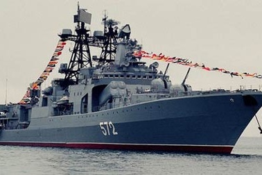 8 chiến hạm Nga ồ ạt đổ bộ vào biển Đông 