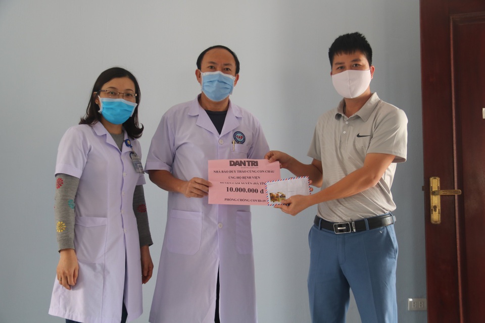 Báo Dân trí trao tiền ủng hộ nơi  tuyến đầu chống giặc Covid-19 - 1