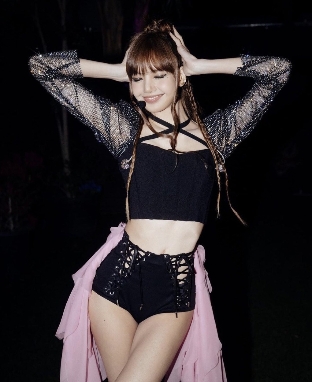 Rộ tin búp bê sống Lisa được đề nghị hợp đồng giá 40 triệu USD - 2 Rộ tin búp bê sống Lisa được đề nghị hợp đồng giá 40 triệu USD - 2