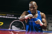 Evander Holyfield vượt qua kiểm tra y tế, sẵn sàng thượng đài với Belfort