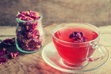 Tự làm trà hoa hồng thưởng thức trong dịp năm mới