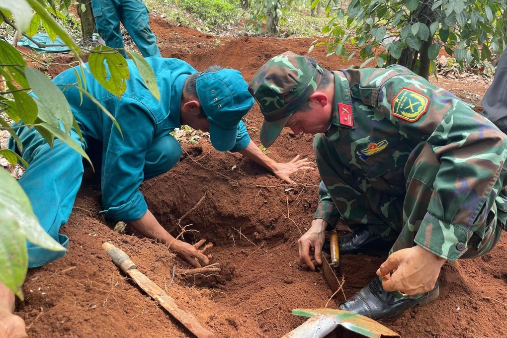 Phát hiện 8 hài cốt liệt sĩ kèm di vật in chữ Thái Bình - 3 Phát hiện 8 hài cốt liệt sĩ kèm di vật in chữ Thái Bình - 3