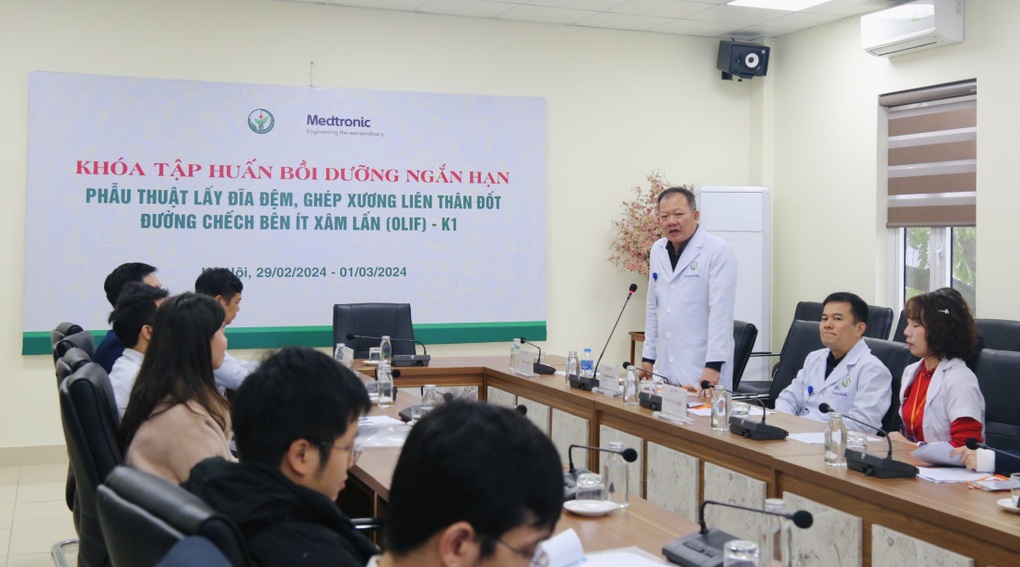 Bệnh viện Việt Đức triển khai kỹ thuật mổ cột sống ít xâm lấn nhất - 1 Bệnh viện Việt Đức triển khai kỹ thuật mổ cột sống ít xâm lấn nhất - 1