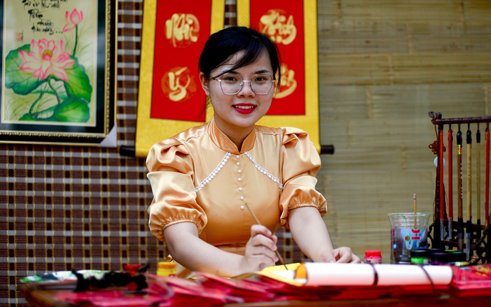 Bà đồ trên phố Sài Gòn.jpg Bà đồ trên phố Sài Gòn.jpg