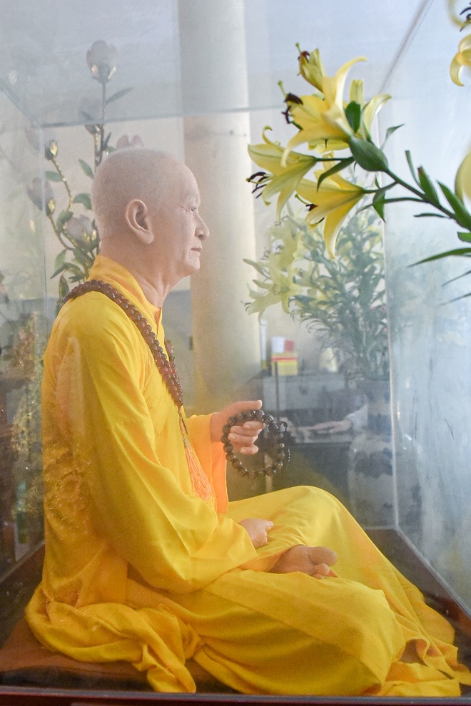 Bức tượng giống “người thật”, từng bị đòi xem hộ chiếu ở ngôi chùa 600 tuổi - 7 Bức tượng giống “người thật”, từng bị đòi xem hộ chiếu ở ngôi chùa 600 tuổi - 7