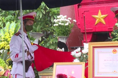 Hà Nội: Xúc động hình ảnh tiễn đưa liệt sĩ Đỗ Đức Việt về đất mẹ