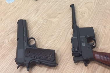 Phát hiện vụ vận chuyển súng qua đường hàng không