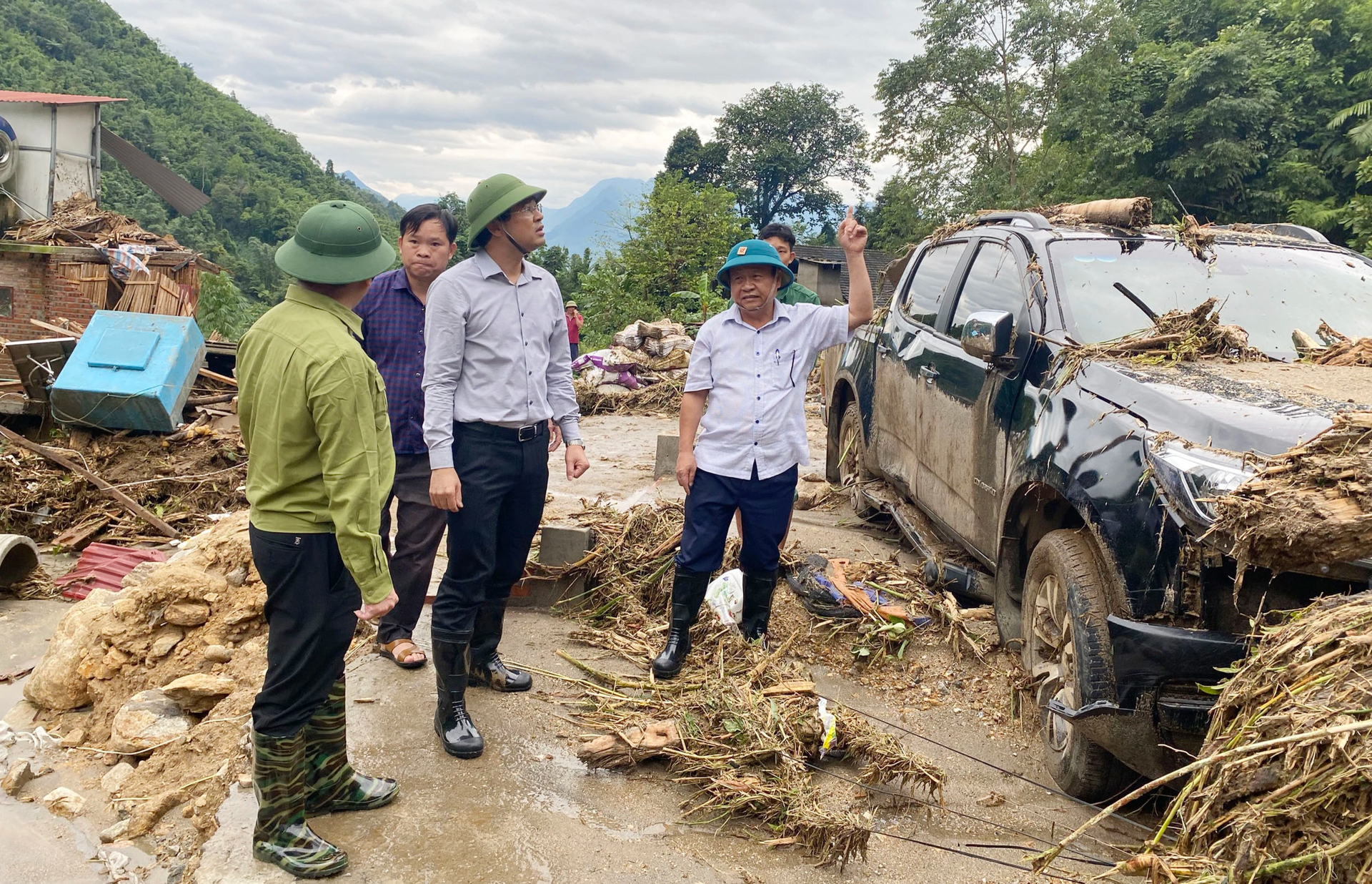 Hiện trường tan hoang khu vực lũ quét làm 10 người chết và mất tích ở Sa Pa - 7 Hiện trường tan hoang khu vực lũ quét làm 10 người chết và mất tích ở Sa Pa - 7