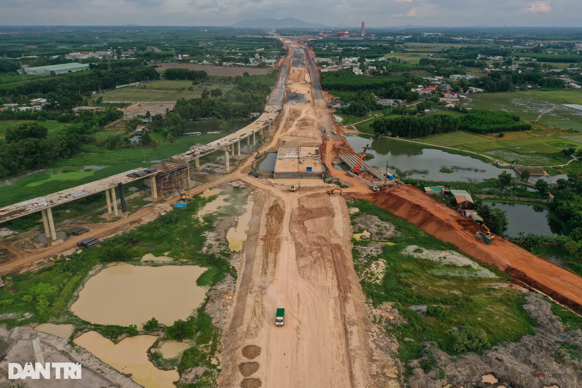 Cao tốc Biên Hòa - Vũng Tàu đoạn qua tỉnh Đồng Nai tăng tốc thi công - 6 Cao tốc Biên Hòa - Vũng Tàu đoạn qua tỉnh Đồng Nai tăng tốc thi công - 6