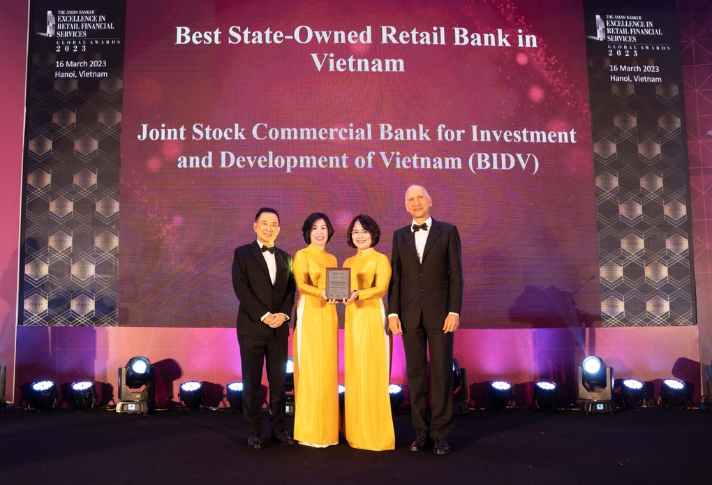 BIDV nhận 4 giải thưởng về dịch vụ ngân hàng cho khách hàng cá nhân - 4 BIDV nhận 4 giải thưởng về dịch vụ ngân hàng cho khách hàng cá nhân - 4