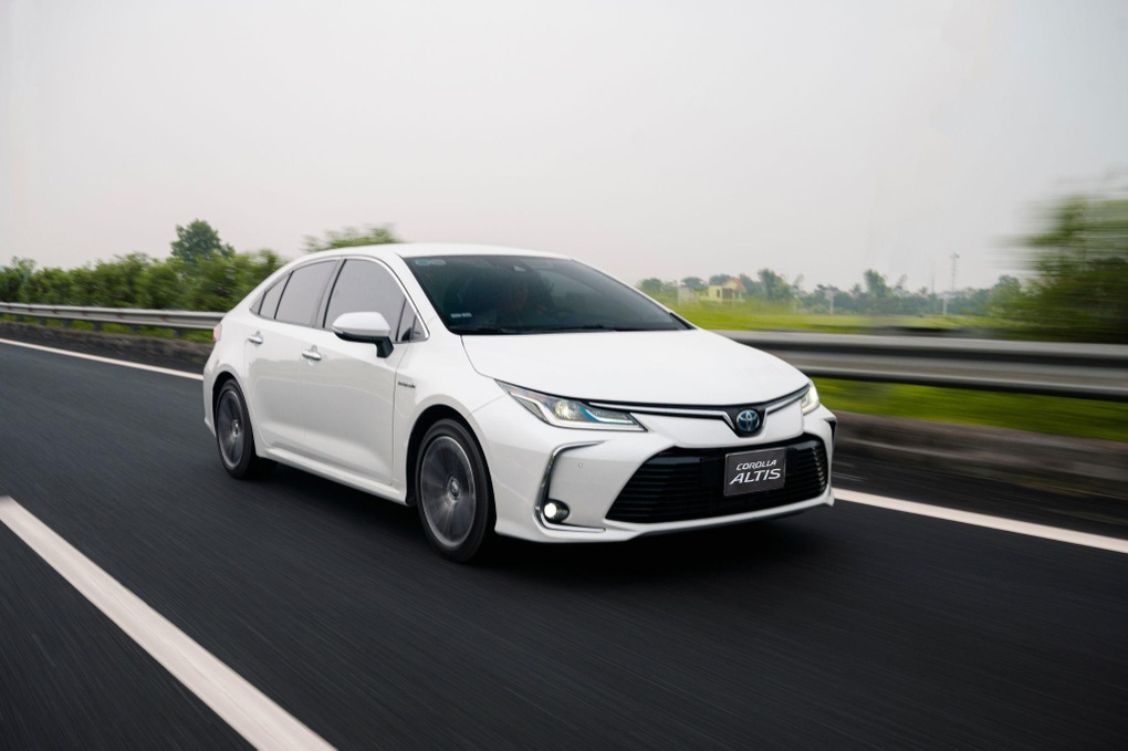Toyota Corolla Altis 2022 ghi điểm ở ngoại hình và công nghệ - 4 Toyota Corolla Altis 2022 ghi điểm ở ngoại hình và công nghệ - 4
