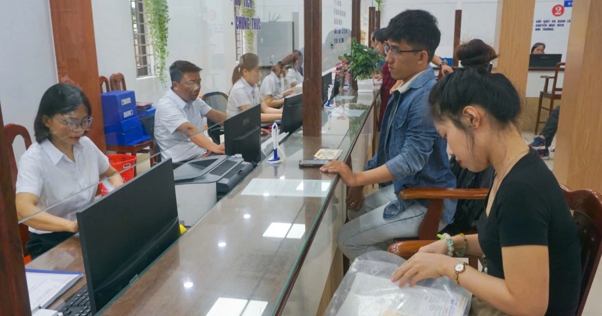 Thời hạn để công chức lãnh đạo hoàn thiện tiêu chuẩn về lý luận chính trị