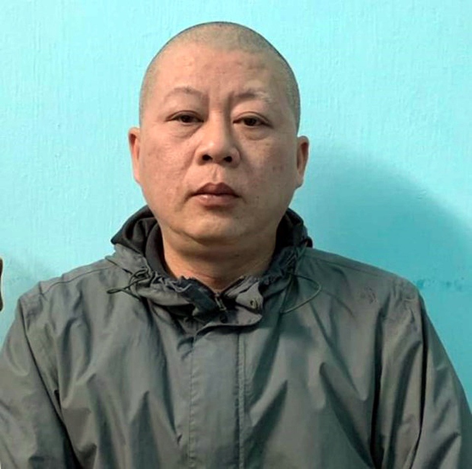 Hà Nội: Chuẩn bị thu gom rác, công nhân môi trường bị đánh gãy tay - 1 Hà Nội: Chuẩn bị thu gom rác, công nhân môi trường bị đánh gãy tay - 1