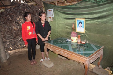 Cảm phục hai chị em không cha, mồ côi mẹ học giỏi 