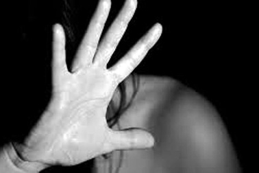 Điều tra việc bé gái 15 tuổi tố bị chủ cửa hàng thuốc xâm hại