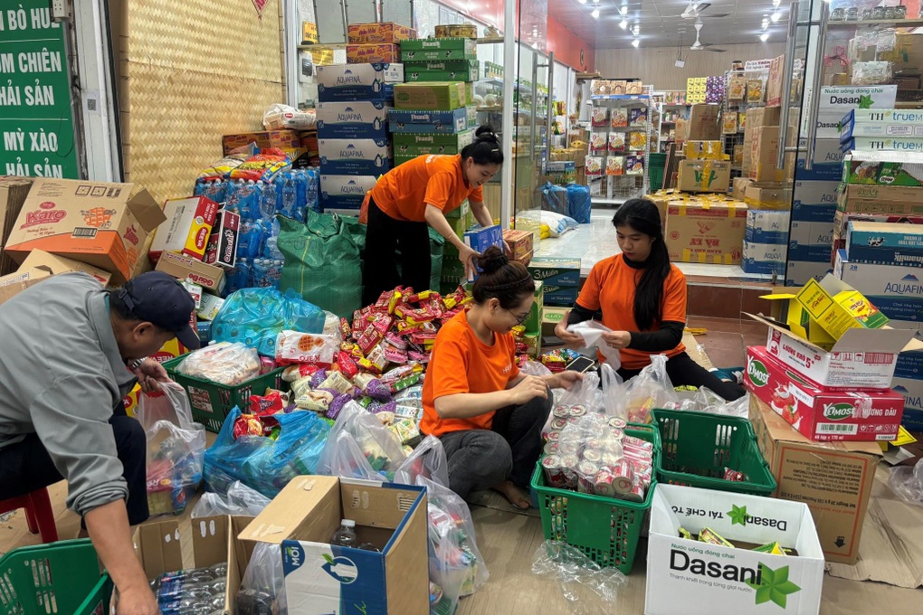 “Cho cô góp 100.000 đồng gửi bà con Đắk Lắk với!” - 2