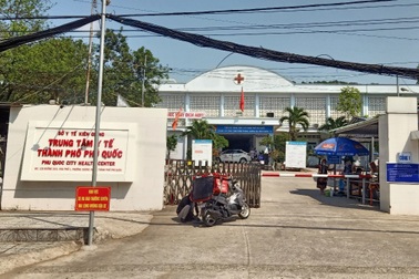 19 người đi sà lan vượt biển sang Campuchia