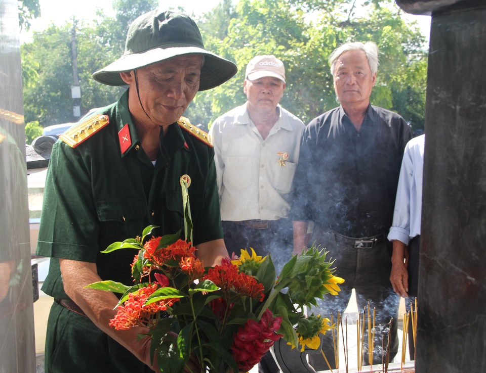 Người thương binh cần mẫn góp công xây nhà bia tưởng niệm đồng đội - 4 Người thương binh cần mẫn góp công xây nhà bia tưởng niệm đồng đội - 4