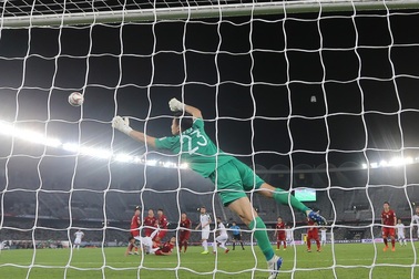 HLV Park Hang Seo thừa nhận Văn Lâm đứng sai vị trí ở bàn thua cuối