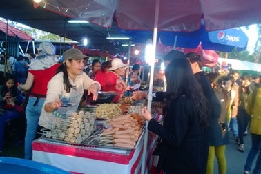 Đồ ăn vặt được mùa “hốt bạc” 