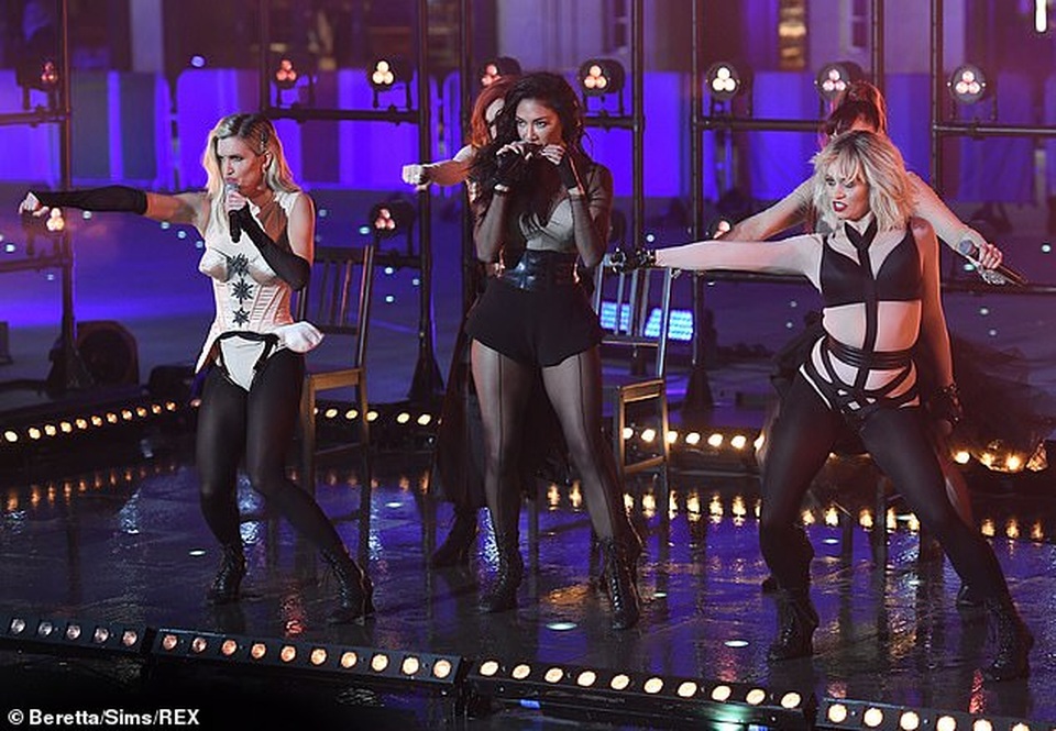 The Pussycat Dolls liên tục bị phản hồi vì trình diễn quá gợi cảm - 7 The Pussycat Dolls liên tục bị phản hồi vì trình diễn quá gợi cảm - 7