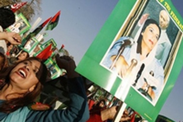 Cái chết của bà Bhutto "ném" Pakistan vào hỗn loạn