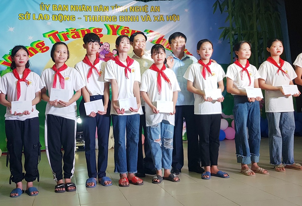 Nghệ An: Huy động 14 tỉ đồng hỗ trợ 7.500 lượt trẻ em có hoàn cảnh đặc biệt - 1 Nghệ An: Huy động 14 tỉ đồng hỗ trợ 7.500 lượt trẻ em có hoàn cảnh đặc biệt - 1