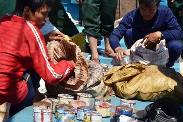 Bắt quả tang ngư dân dùng lượng thuốc nổ lớn đánh bắt hải sản