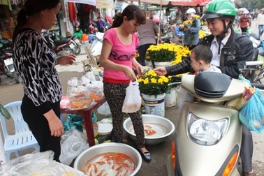 Cá chép đưa ông Công, ông Táo về trời “cháy” hàng