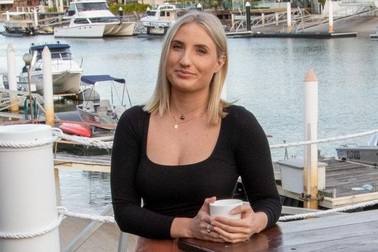 Cựu nữ cảnh sát tố bị đồng nghiệp quấy rối tình dục, lấy trộm ảnh khỏa thân